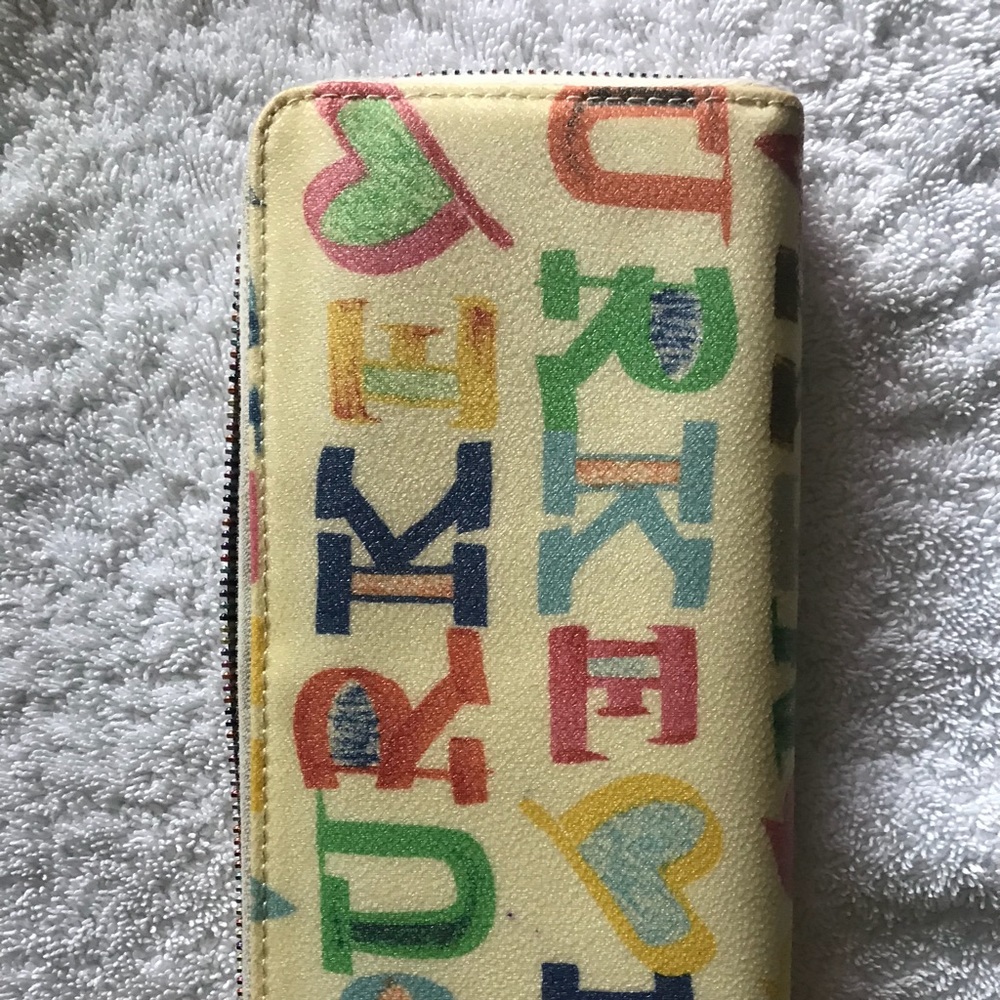 Dooney Bourke Zipper Wallet